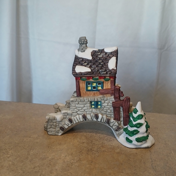 Dickens Collectables Other - Dickens Collectables Hand Painted Porcelain Accessory